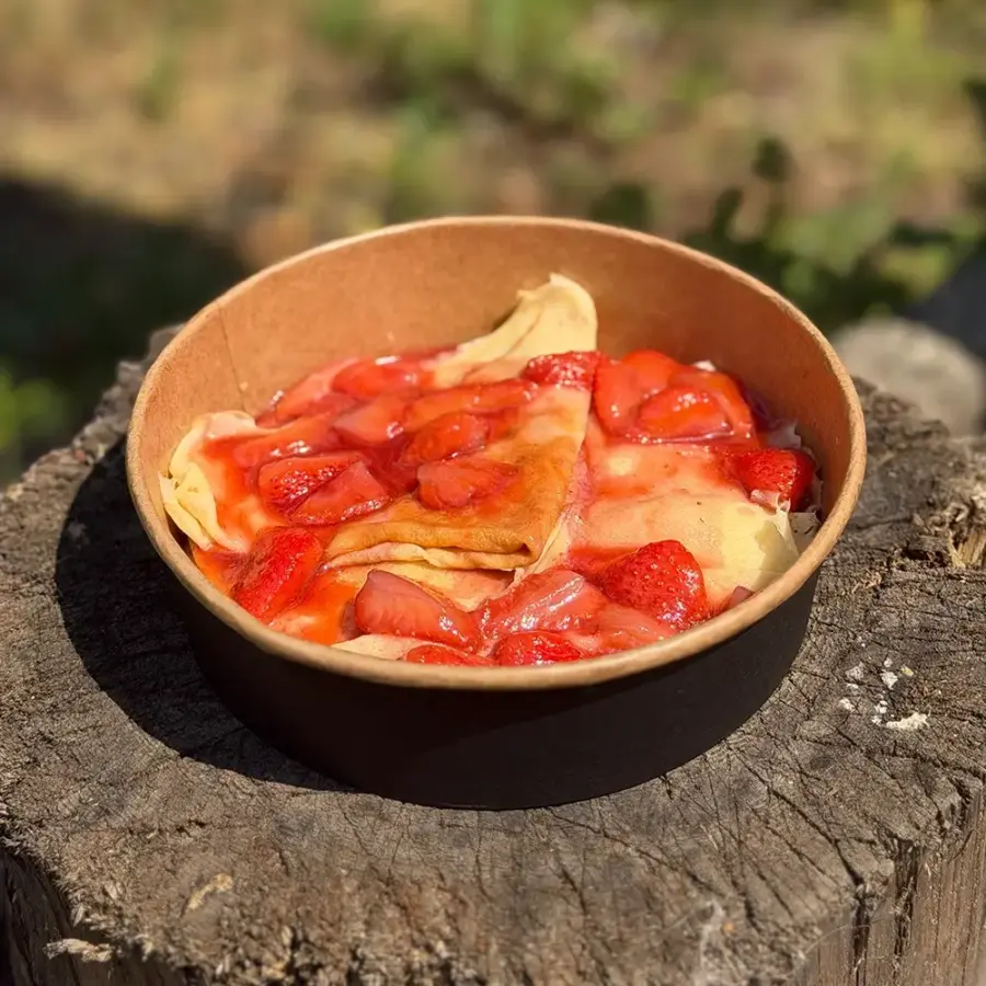 Млинці з карамелізованим персиком