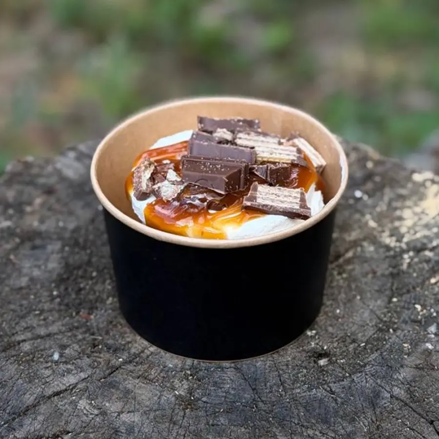 Морозиво з карамеллю та KitKat